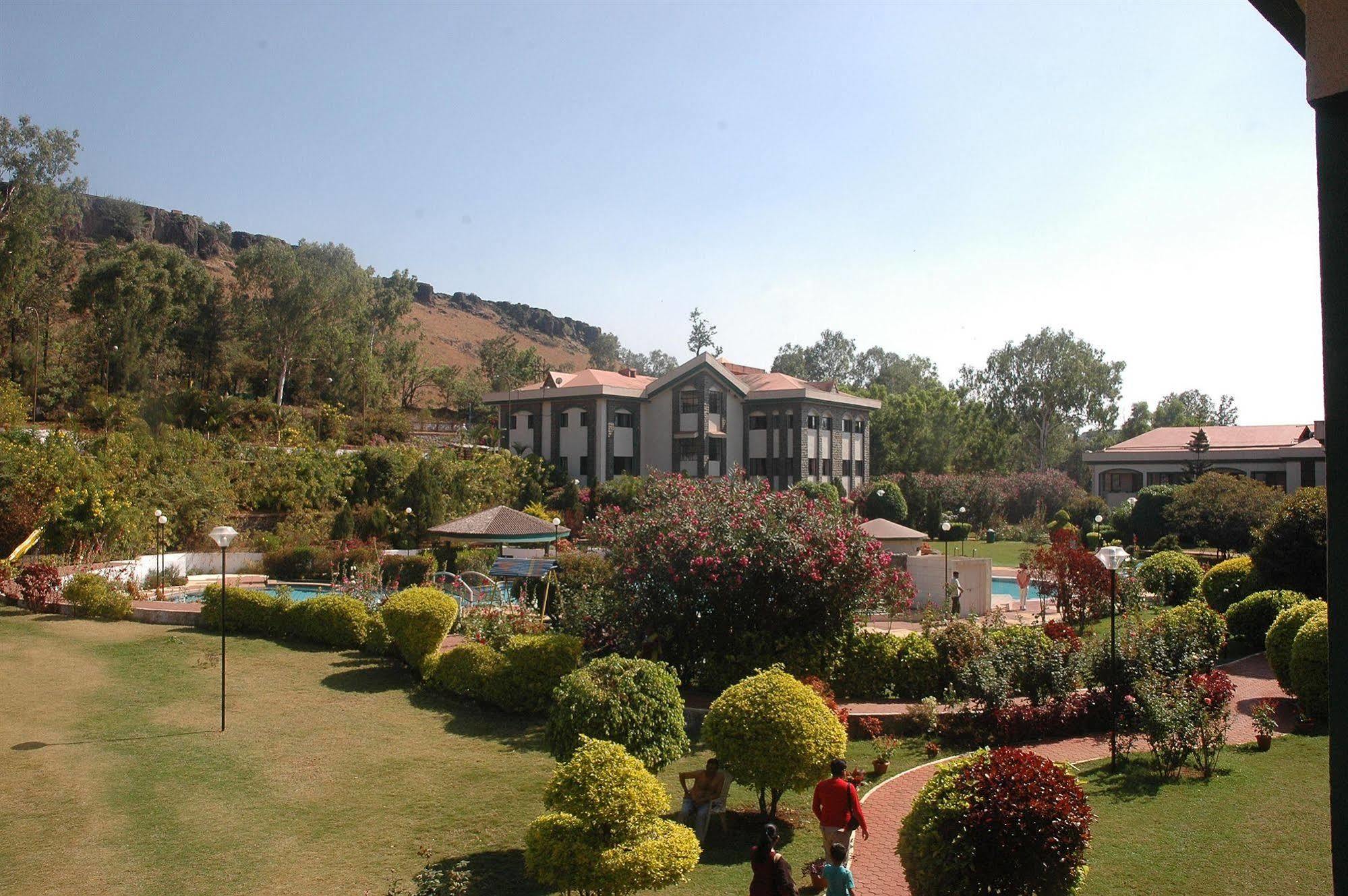 Aveda Blue Country Resort Panchgani Exteriér fotografie