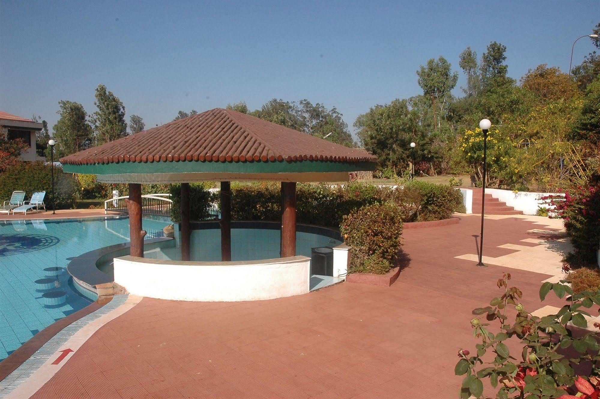 Aveda Blue Country Resort Panchgani Exteriér fotografie